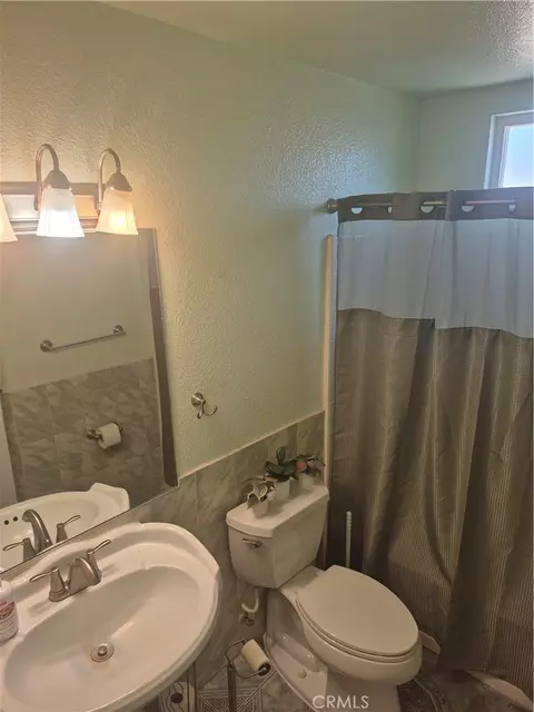 Bath - 1331 Savanna, Barstow, CA 92311 photo 1 of 5