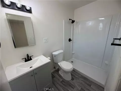 Bath - 29040 Gabilan St, Barstow, CA 92311 photo 2 of 2