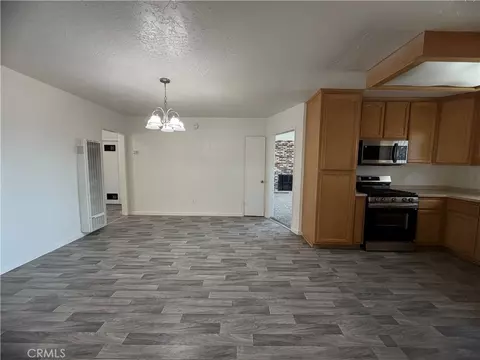 Living - 29040 Gabilan St, Barstow, CA 92311 photo 4 of 7
