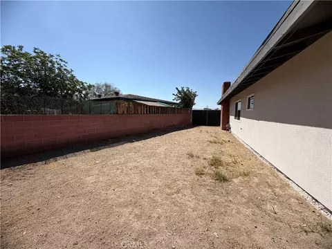 Exterior - 29040 Gabilan St, Barstow, CA 92311 photo 2 of 6