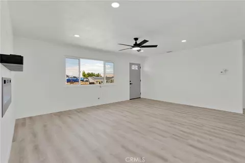 Living - 18282 Manzanita, Hesperia, CA 92345 photo 4 of 8