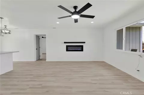 Living - 18282 Manzanita, Hesperia, CA 92345 photo 6 of 8