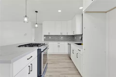 Kitchen - 18282 Manzanita, Hesperia, CA 92345 photo 5 of 6