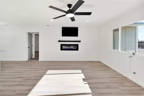 Living - 18282 Manzanita, Hesperia, CA 92345 photo 2 of 5