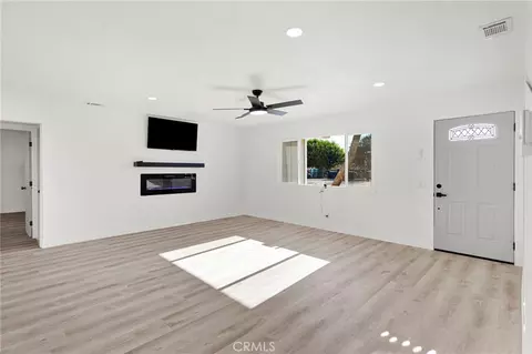 Living - 18282 Manzanita, Hesperia, CA 92345 photo 3 of 5