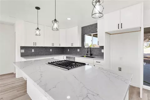 Kitchen - 18282 Manzanita, Hesperia, CA 92345 photo 4 of 8
