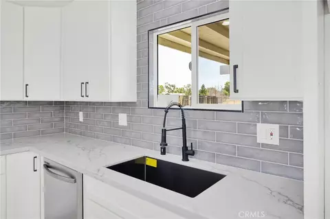 Kitchen - 18282 Manzanita, Hesperia, CA 92345 photo 7 of 8