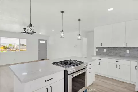 Kitchen - 18282 Manzanita, Hesperia, CA 92345 photo 6 of 8