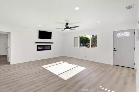 Living - 18282 Manzanita, Hesperia, CA 92345 photo 3 of 5