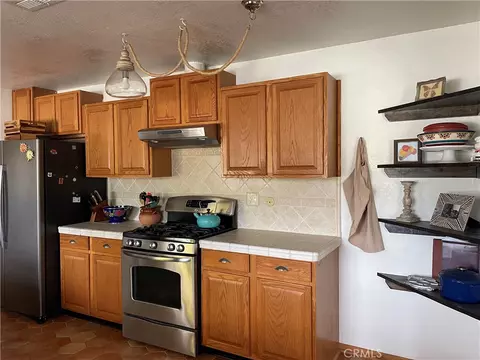 Kitchen - 27815 Panamint Rd, Barstow, CA 92311 photo 4 of 4