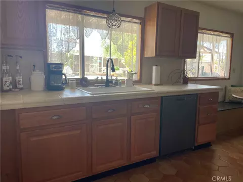 Kitchen - 27815 Panamint Rd, Barstow, CA 92311 photo 2 of 4