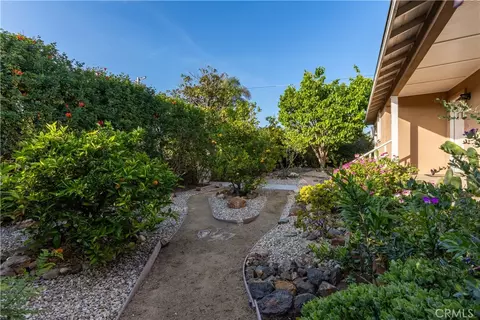 Exterior - 1121 Vista Way, Oceanside, CA 92054 photo 7 of 14