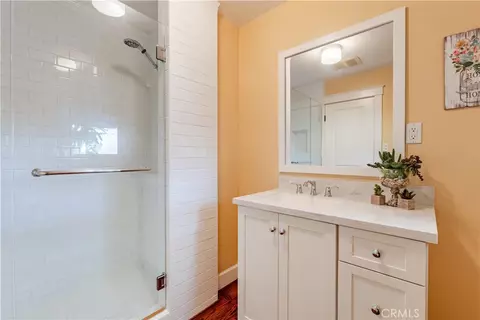 Bath - 1121 Vista Way, Oceanside, CA 92054 photo 3 of 6