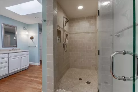 Bath - 1121 Vista Way, Oceanside, CA 92054 photo 6 of 6