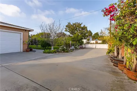 Exterior - 1121 Vista Way, Oceanside, CA 92054 photo 4 of 14