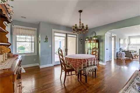 Dining - 1121 Vista Way, Oceanside, CA 92054 photo 1 of 3