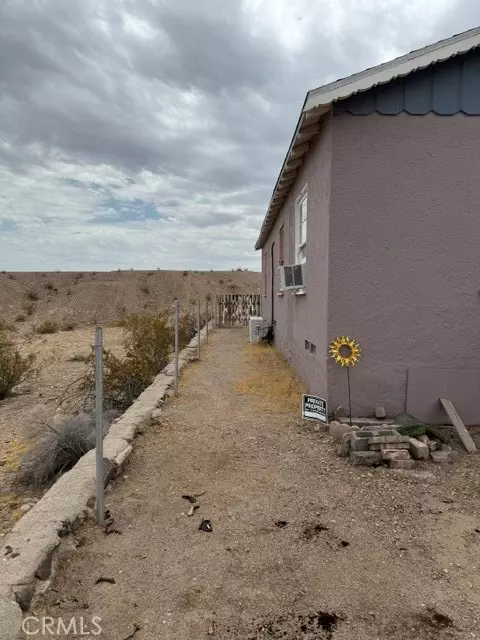 313 Desnok, Needles, CA 92363 photo 2