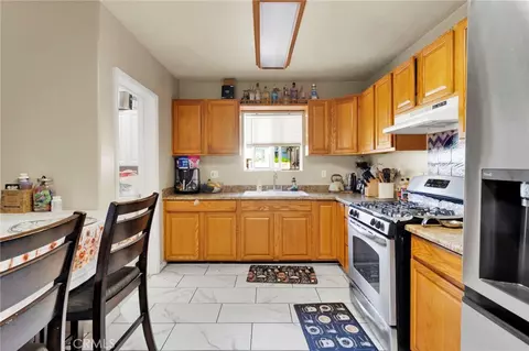 Kitchen - 4443 Highland Pl, Riverside, CA 92506 photo 1 of 2