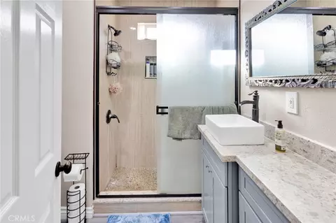 Bath - 4443 Highland Pl, Riverside, CA 92506 photo 1 of 4