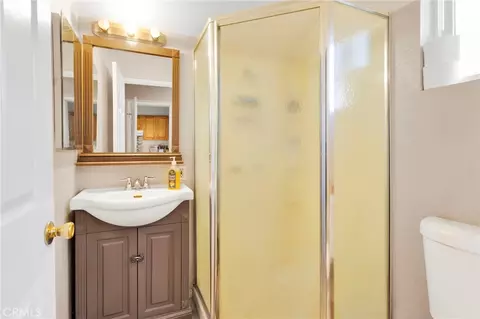 Bath - 4443 Highland Pl, Riverside, CA 92506 photo 4 of 4