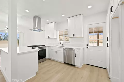Kitchen - 18686 Lilac St, Hesperia, CA 92345 photo 3 of 4