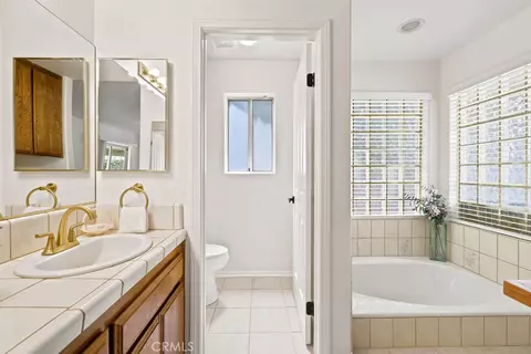 Bath - 18668 Kamana Rd, Apple Valley, CA 92307 photo 3 of 6