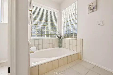 Bath - 18668 Kamana Rd, Apple Valley, CA 92307 photo 6 of 6