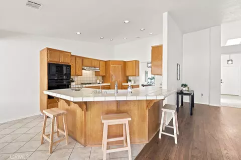 Kitchen - 18668 Kamana Rd, Apple Valley, CA 92307 photo 4 of 4