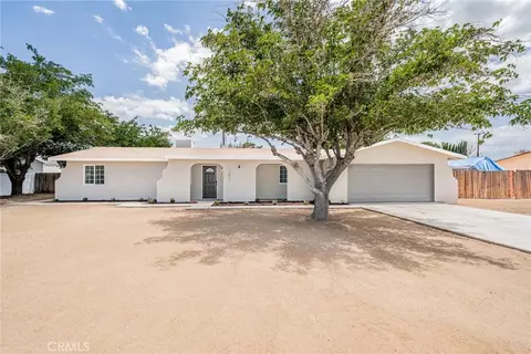 13913 Cronese Rd, Apple Valley, CA 92307