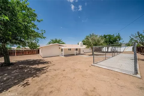 Exterior - 13913 Cronese Rd, Apple Valley, CA 92307 photo 3 of 4