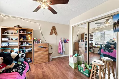 Bedroom - 14367 Flathead, Apple Valley, CA 92307 photo 4 of 7