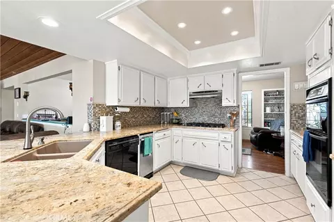 Kitchen - 14367 Flathead, Apple Valley, CA 92307 photo 1 of 6