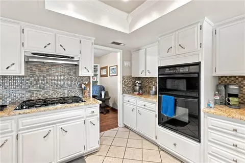 Kitchen - 14367 Flathead, Apple Valley, CA 92307 photo 6 of 6