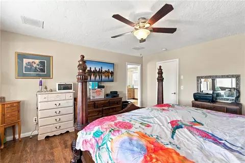 Bedroom - 14367 Flathead, Apple Valley, CA 92307 photo 2 of 7