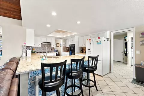 Kitchen - 14367 Flathead, Apple Valley, CA 92307 photo 2 of 6