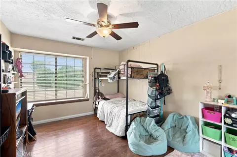 Bedroom - 14367 Flathead, Apple Valley, CA 92307 photo 5 of 7
