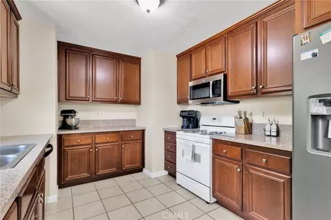 Kitchen - 11931 Puye, Apple Valley, CA 92308 photo 6 of 6