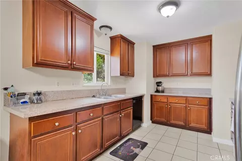Kitchen - 11931 Puye, Apple Valley, CA 92308 photo 5 of 6