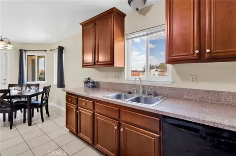 Kitchen - 11931 Puye, Apple Valley, CA 92308 photo 2 of 6