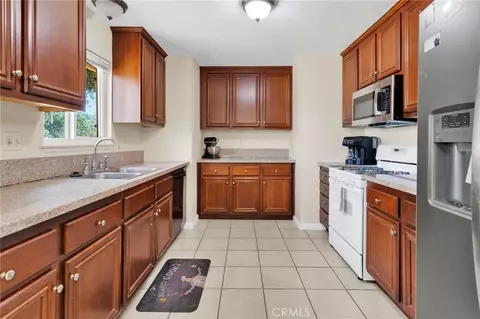 Kitchen - 11931 Puye, Apple Valley, CA 92308 photo 1 of 6