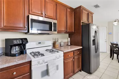 Kitchen - 11931 Puye, Apple Valley, CA 92308 photo 4 of 6