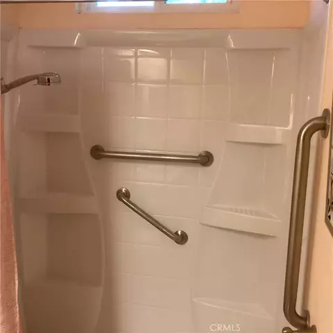 Bath - 14556 Mojave St, Hesperia, CA 92345 photo 3 of 7