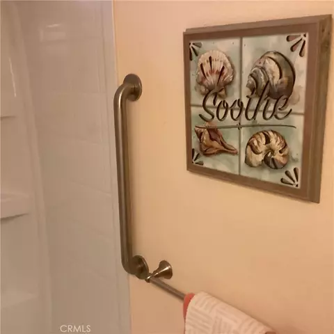 Bath - 14556 Mojave St, Hesperia, CA 92345 photo 4 of 7