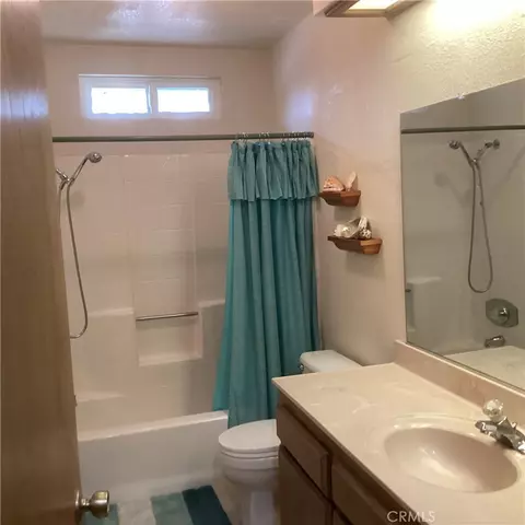 Bath - 14556 Mojave St, Hesperia, CA 92345 photo 1 of 7