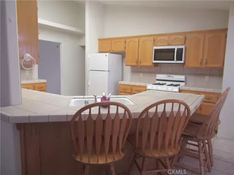 Kitchen - 20035 Symeron, Apple Valley, CA 92307 photo 2 of 5