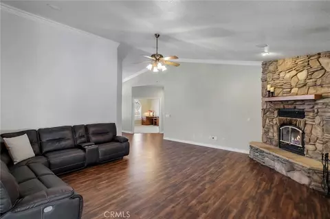 Living - 6955 Oak View Ct, Oak Hills, CA 92344 photo 4 of 5