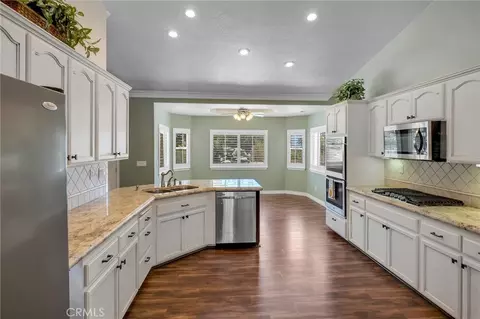 Kitchen - 6955 Oak View Ct, Oak Hills, CA 92344 photo 1 of 2