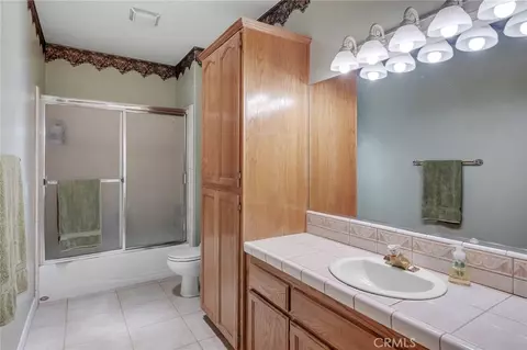 Bath - 6955 Oak View Ct, Oak Hills, CA 92344 photo 1 of 4