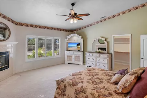 Bedroom - 6955 Oak View Ct, Oak Hills, CA 92344 photo 3 of 4