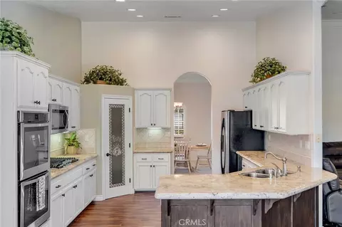 Kitchen - 6955 Oak View Ct, Oak Hills, CA 92344 photo 2 of 2